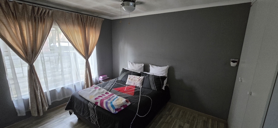 3 Bedroom Property for Sale in Geelhoutpark North West